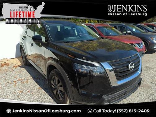 2025 Nissan Pathfinder SV