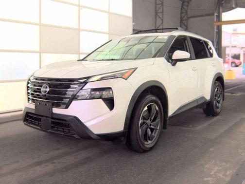 Everest White P 2025 Nissan Rogue SV
