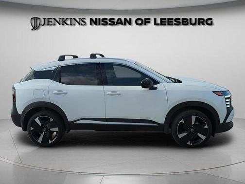 Aspen White Tri 2026 Nissan Kicks SR
