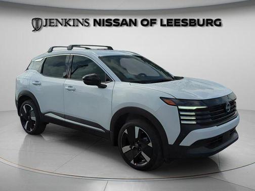 Aspen White Tri 2026 Nissan Kicks SR