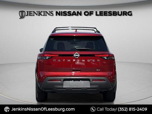 2023 Nissan Pathfinder SV