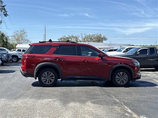 2023 Nissan Pathfinder SV