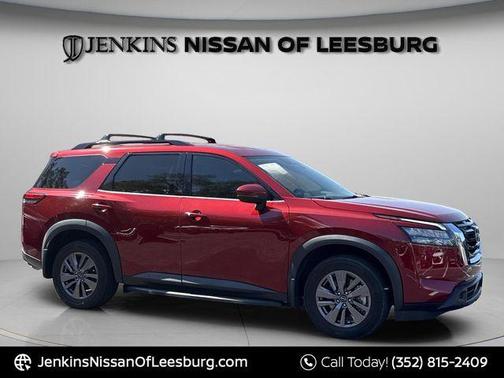 2023 Nissan Pathfinder SV