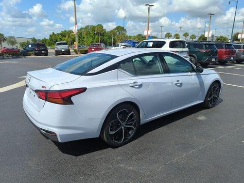 Gray Sky Pearl 2024 Nissan Altima 2.5 SR