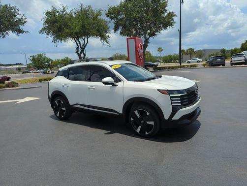 Aspen White Tri 2025 Nissan Kicks SR