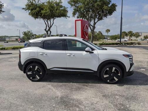 Aspen White Tri 2025 Nissan Kicks SR