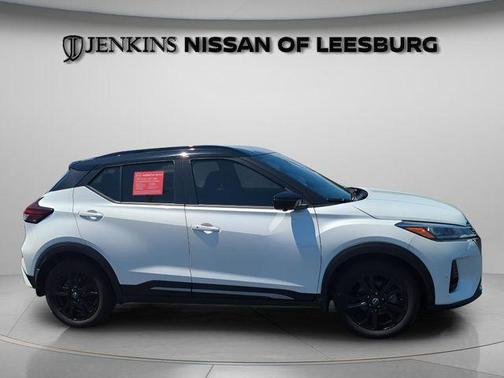 Aspen White / Super Black 2023 Nissan Kicks SR