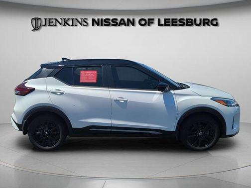 Aspen White / Super Black 2023 Nissan Kicks SR