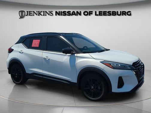 Aspen White / Super Black 2023 Nissan Kicks SR