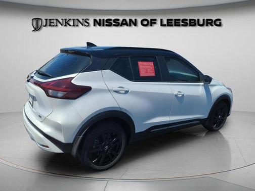 Aspen White / Super Black 2023 Nissan Kicks SR