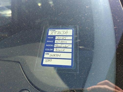 2025 Nissan Pathfinder SV