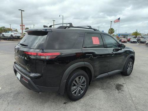 2025 Nissan Pathfinder SV