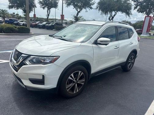 White 2019 Nissan Rogue SV
