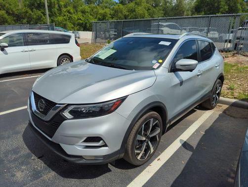 Brilliant Silver Metallic 2021 Nissan Rogue Sport SL