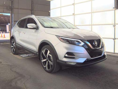 Brilliant Silver Metallic 2021 Nissan Rogue Sport SL