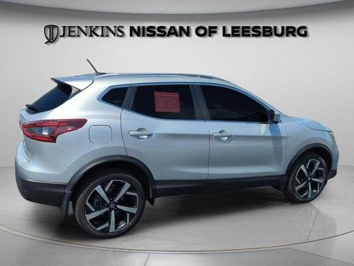 Brilliant Silver Metallic 2021 Nissan Rogue Sport SL