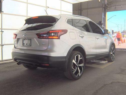 Brilliant Silver Metallic 2021 Nissan Rogue Sport SL