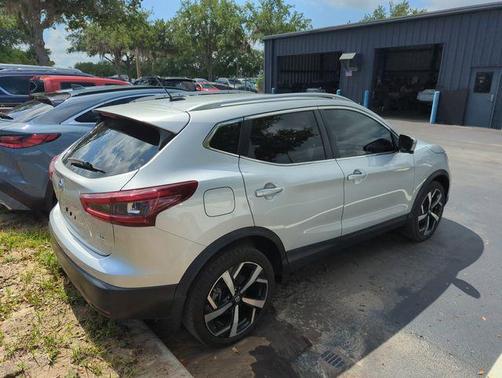 Brilliant Silver Metallic 2021 Nissan Rogue Sport SL