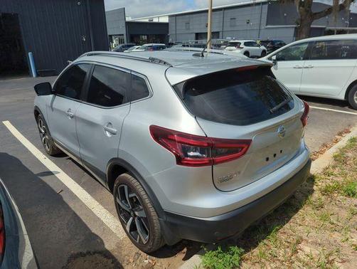 Brilliant Silver Metallic 2021 Nissan Rogue Sport SL