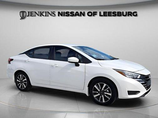 Aspen White 2025 Nissan Versa 1.6 SV