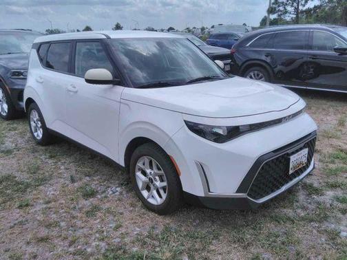 Snow White Pearl 2024 Kia Soul LX