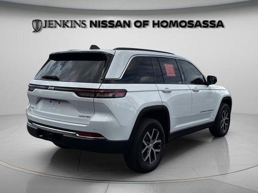 Bright White Clearcoat 2025 Jeep Grand Cherokee Limited