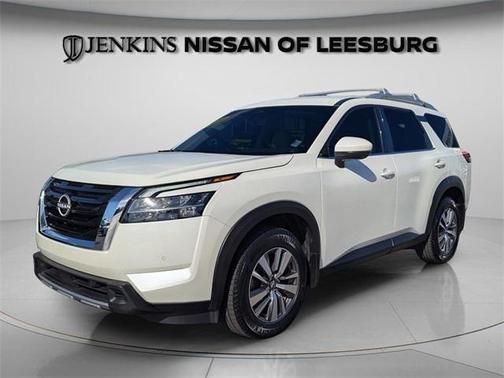 2024 Nissan Pathfinder SL