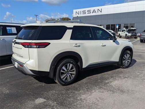 2024 Nissan Pathfinder SL