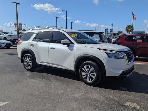 2024 Nissan Pathfinder SL