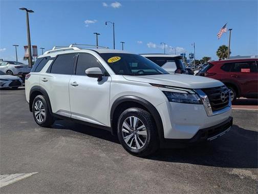 2024 Nissan Pathfinder SL