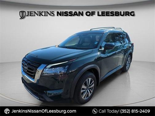 2024 Nissan Pathfinder SL