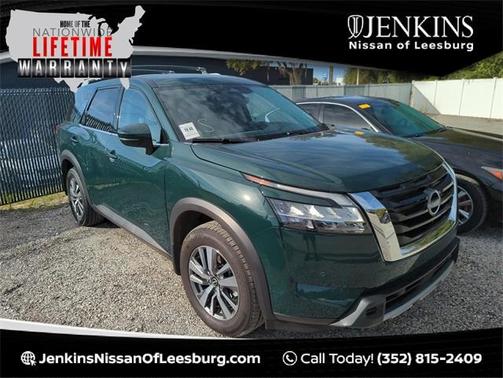 2024 Nissan Pathfinder SL