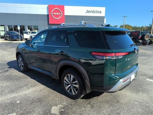 2024 Nissan Pathfinder SL