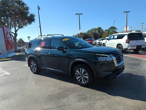 2024 Nissan Pathfinder SL