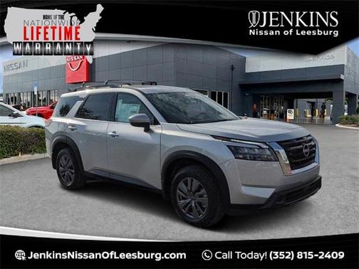 2025 Nissan Pathfinder SV