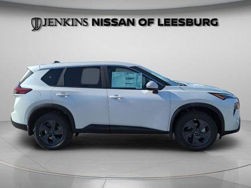 Everest White P 2026 Nissan Rogue SV