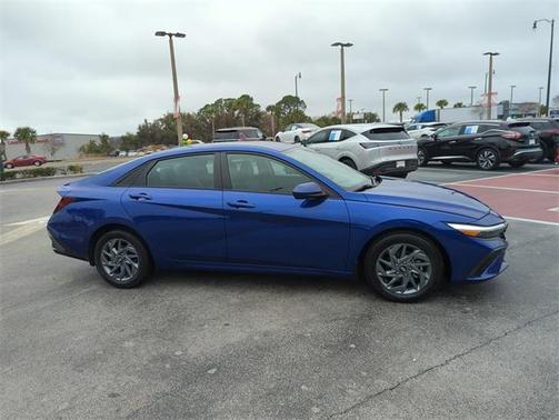 2024 Hyundai ELANTRA SEL