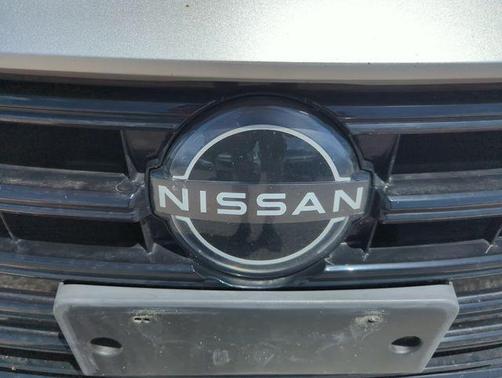 Brilliant Silver Metallic 2023 Nissan Versa 1.6 SV