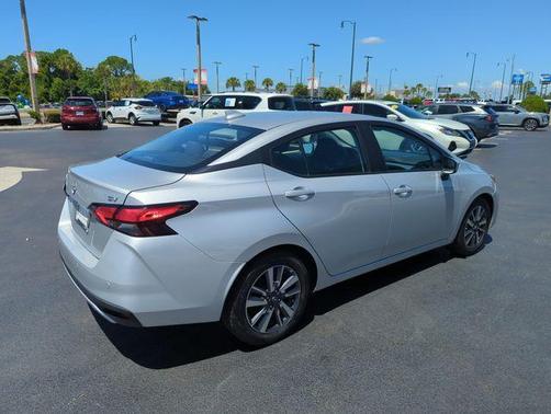 Brilliant Silver Metallic 2023 Nissan Versa 1.6 SV
