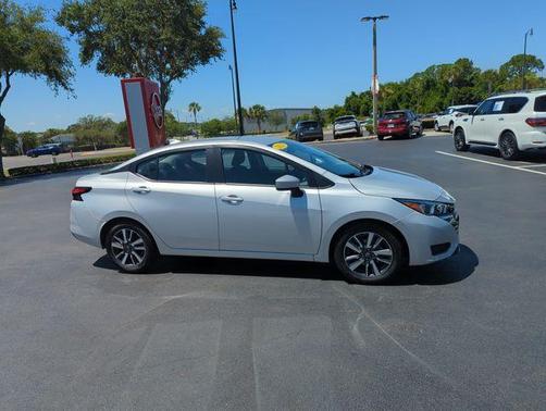 Brilliant Silver Metallic 2023 Nissan Versa 1.6 SV
