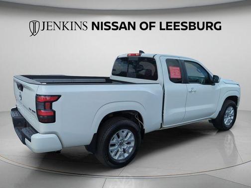 Glacier White 2024 Nissan Frontier SV