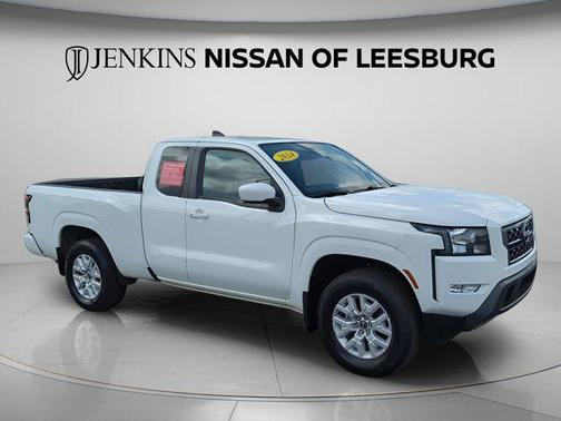 Glacier White 2024 Nissan Frontier SV