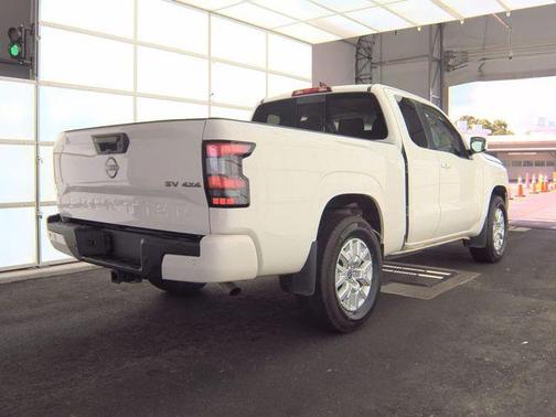Glacier White 2024 Nissan Frontier SV