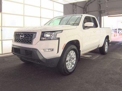 Glacier White 2024 Nissan Frontier SV