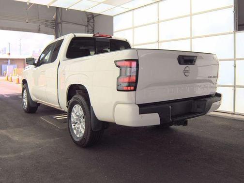 Glacier White 2024 Nissan Frontier SV