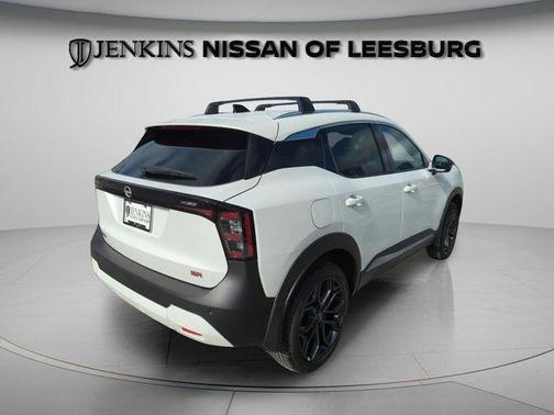 Aspen White Tri 2026 Nissan Kicks SR