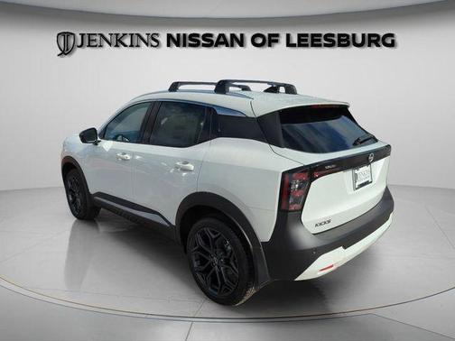 Aspen White Tri 2026 Nissan Kicks SR