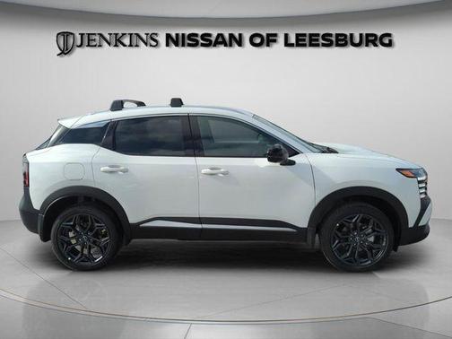 Aspen White Tri 2026 Nissan Kicks SR