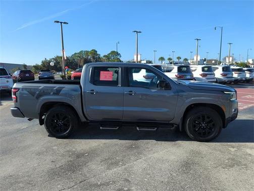 2023 Nissan Frontier SV