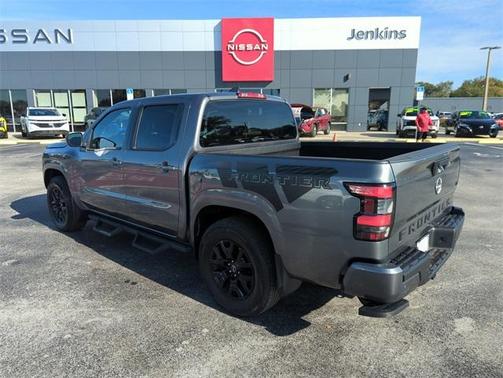 2023 Nissan Frontier SV